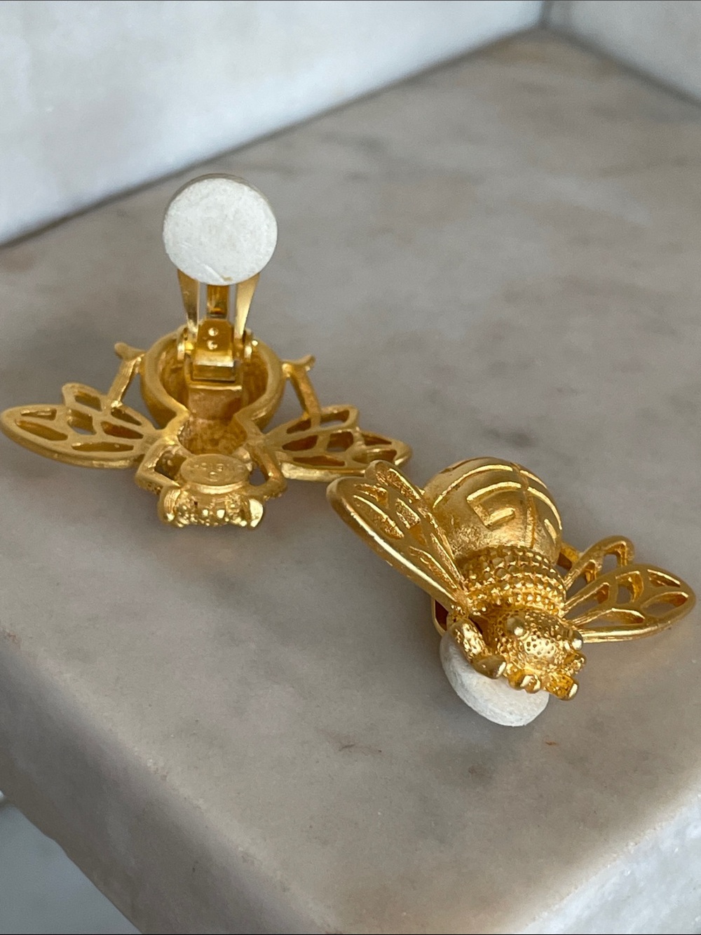 GIVENCHY Vintage 1980's 4G Logo Gold Plated Bee Insect Clip On Earrings - Picture 4 of 17